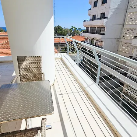 Marina Sea View * Ларнака